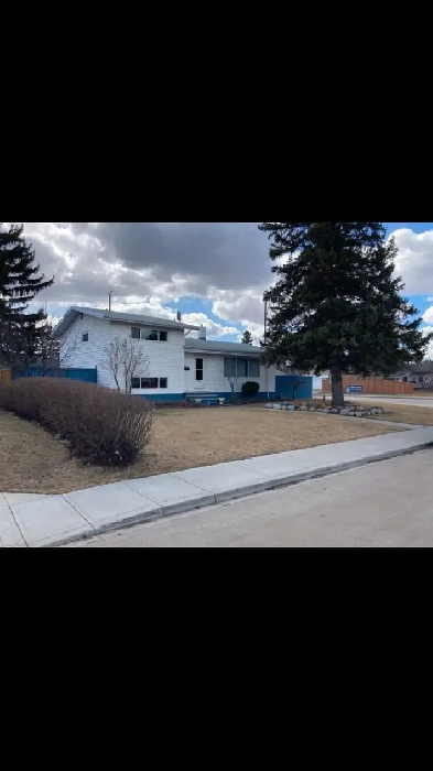 Large 4-bedroom, 2-bathroom house for rent, pets allowed! Image# 1