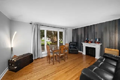 Move in Ready Bungalow in Fantastic Crescentwood Location Image# 3
