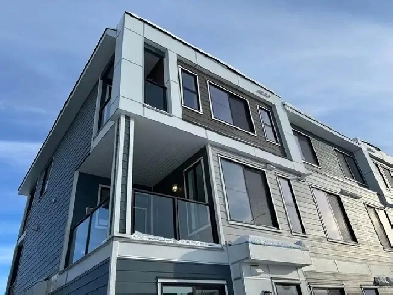 Modern Townhouse w/ Garage – BELOW MARKET PRICE Image# 1