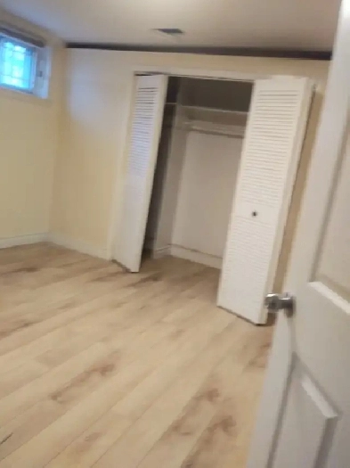 Basement 1 bedroom with walking  closet for rent.walk to subway Image# 1