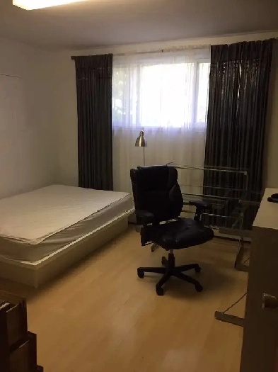 À 5 MINUTES  L`U de S Image# 1