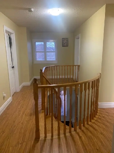 rooms for rent with parking Image# 1