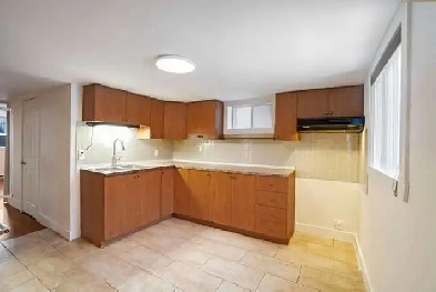 PLATEAU  COIN FRONTENANC ET RACHEL A PIED DU METRO 31/2 Image# 1