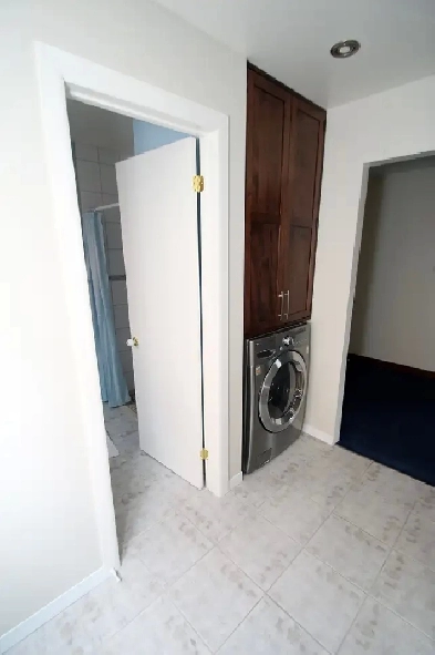 2 Bedroom apartment, 2X Parking, All-inclusive - NOT a BASEMENT Image# 1