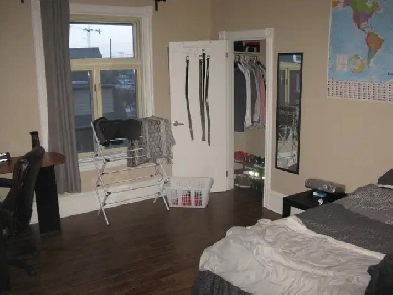 Furnished room near Ottawa University (Sandy Hill) female only Image# 1