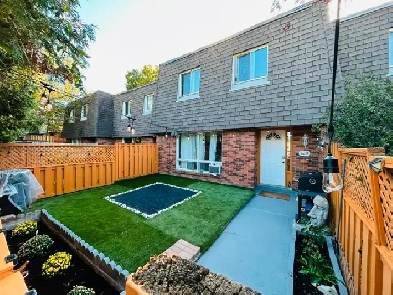 Stunning 3-Bed Freehold Townhome – Hunt Club, Move-In Ready! Image# 6