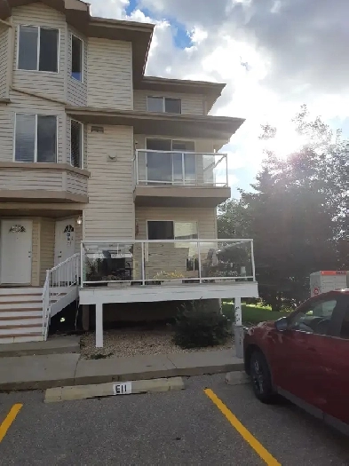 Townhouse in Millwoods Image# 1