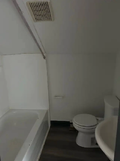 Two Bedroom Apartment in Welland Image# 1