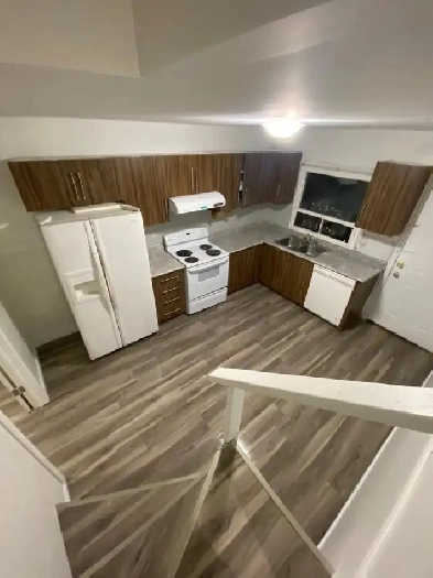 Main level room near Square One Mississauga Image# 1