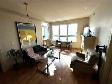 Bedroom with Private Bathroom and Parking Included Image# 1