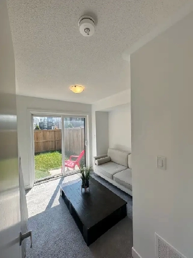 3 bedroom townhouse Image# 1