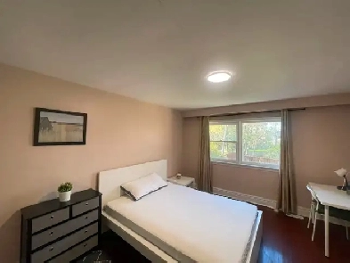 Furnished room Don Mills/Van Horne - All utilities wifi parking Image# 1