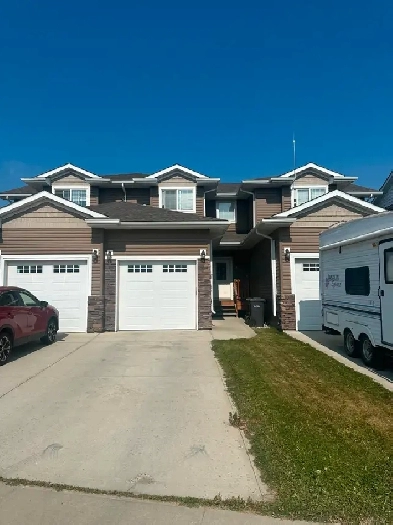 Beautiful 3 Bedroom 2.5 Bath with Finished Attached Garage! Image# 1