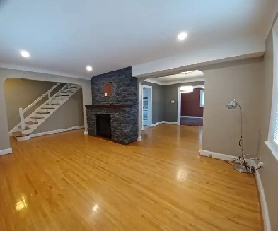 3 BDRM   Den   2 Bathroom Upper Level House For Rent in Lindsay! Image# 1