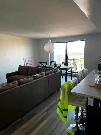 2 Rooms for Rent in Spacious 3-Bedroom, 2-Bathroom Suite – Near Image# 1