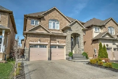 Stunning detached home in Tiffany Hills Image# 1