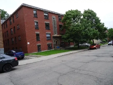 2 1/2 Rénové au 860 ave Casot Image# 1