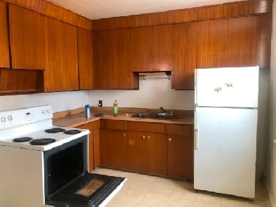 Spacious 3 Bedroom House For Rent! With Big Yard! Image# 1