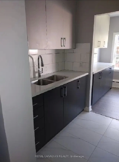 Large 2 bedroom apartment - Minutes to TTC /Kennedy Station Image# 1