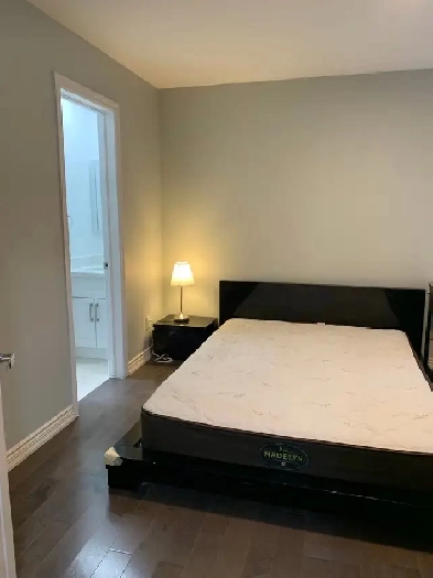 Beautiful bedroom with private bathroomclose to Finch station fo Image# 1