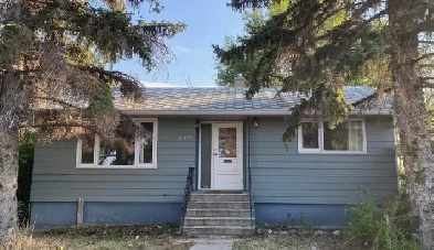 3 bedroom house North Lethbridge Image# 1