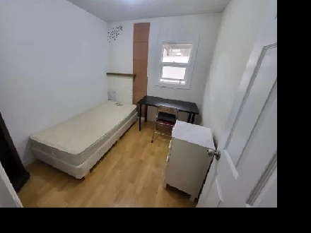 upstairs room in Brentwood mall Burnaby Image# 1