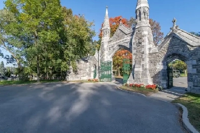 Mount-Royal Cemetery: TWO BURIAL PLOTS, Side by Side, 4 Caskets