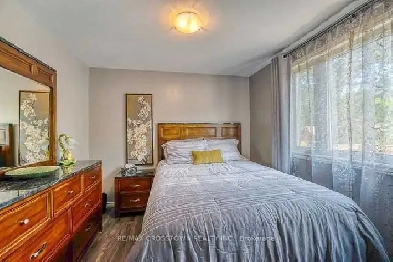 Large Private Bedroom in Hamilton Image# 1
