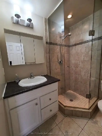 1 bedroom, 1 bath unit w/1 parking spot in downtown Milton! Image# 1