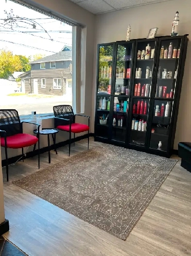 HAIR SALON FOR SALE— STYLIN in the Point, Jackson’s Point Image# 1