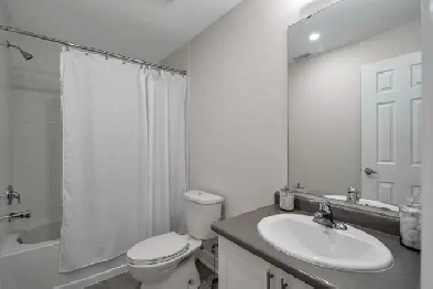 Beautiful 4 Bedroom House for Rent in the heart of Whitby! Image# 3