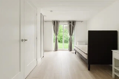 McMaster Males, Walk2 MAC.  Utilities, furniture incl. NEW RENO! Image# 1