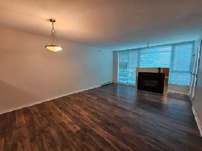 Prestigious 'The Classico' 2 Bed 2 Bath 1 Den Condo Unit Image# 2