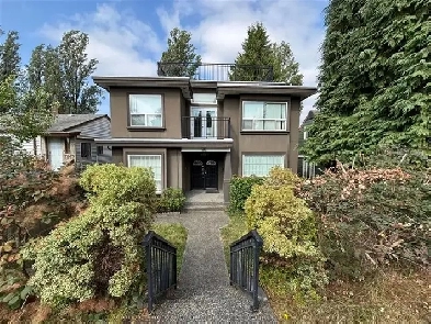 6 Bed 4 Bath House with mountain view in Renfrew Heights Image# 5
