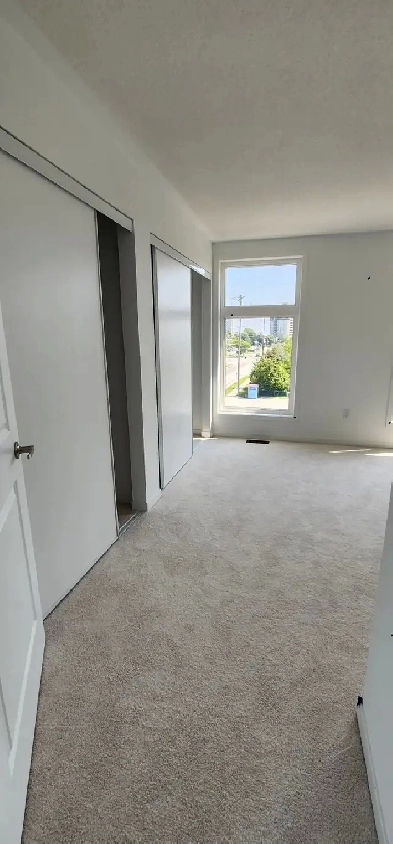 Master bedroom with a washroom on the 917 Bus Route near Ajax GO Image# 4