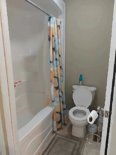 Room for rent / Chambre à louer Image# 1