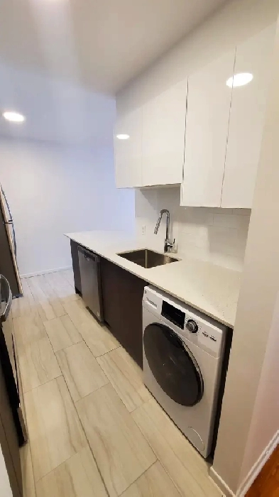 Oct 1st or 15th, 1 bdrm apt, quiet professional space, south end Image# 1