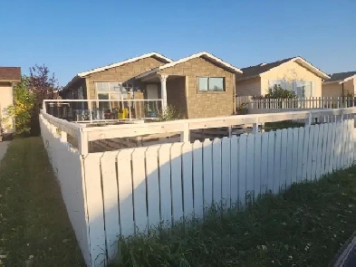 Awesome location 5 min walk to ctrain room for rent Image# 1