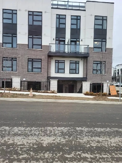 Two bedrooms stacked townhouse in Milton  at Britannia and highw Image# 1