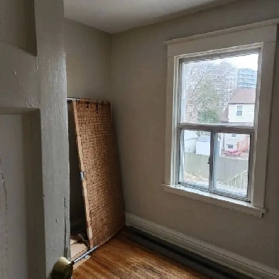 Private room Sublet available immediately near McMaster Uni. Image# 2
