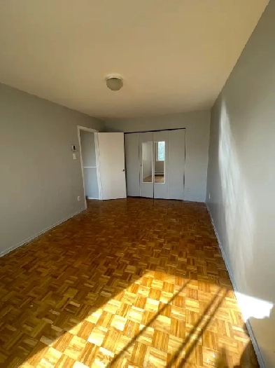 St-Hubert 4 1/2 - Libre 1 Octobre Image# 1