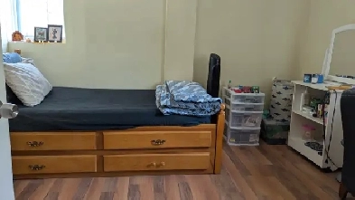 uOttawa female student room, only one left now Image# 5
