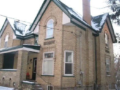 Century home 2 BR next to Kitchener Victoria Park Image# 7