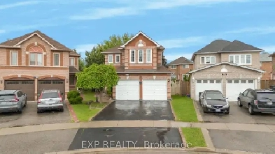 Modern 3 1 Bed, 4-Bath Detached Home – 7159 Spyglass Cres Image# 8