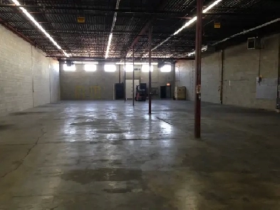 Warehouse space available in St-Laurent starting at 11$/sf Image# 1