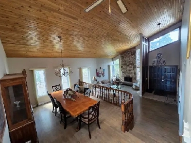 Luxury Short-Term Rental – 6-Bedroom Estate in NW Calgary Image# 2