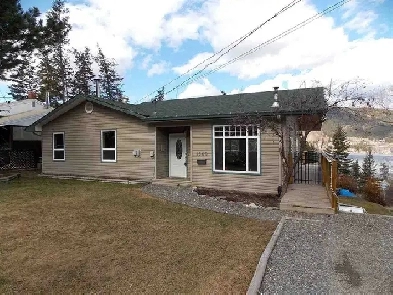 4 Bed   Den House For Sale Image# 1