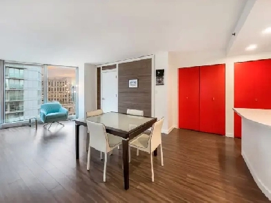 ✨ 3-Bed, 2-Bath Lease Available Oct 1 – DOWNTOWN VANCOUVER Image# 1