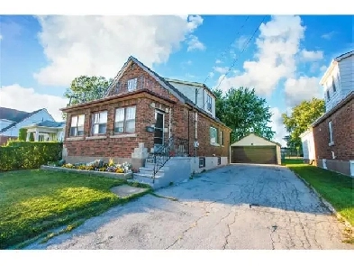 Amazing Secondary Floor Detached House Image# 1