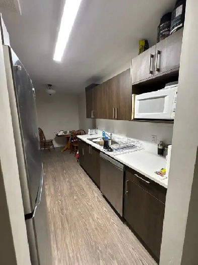 LOOKING FOR ROOMATE | TAYLOR TOWERS Image# 1